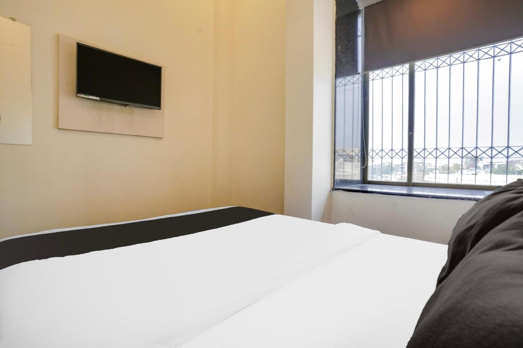 Hotel Super Collection O Parle Formerly Freedom Star Mumbai